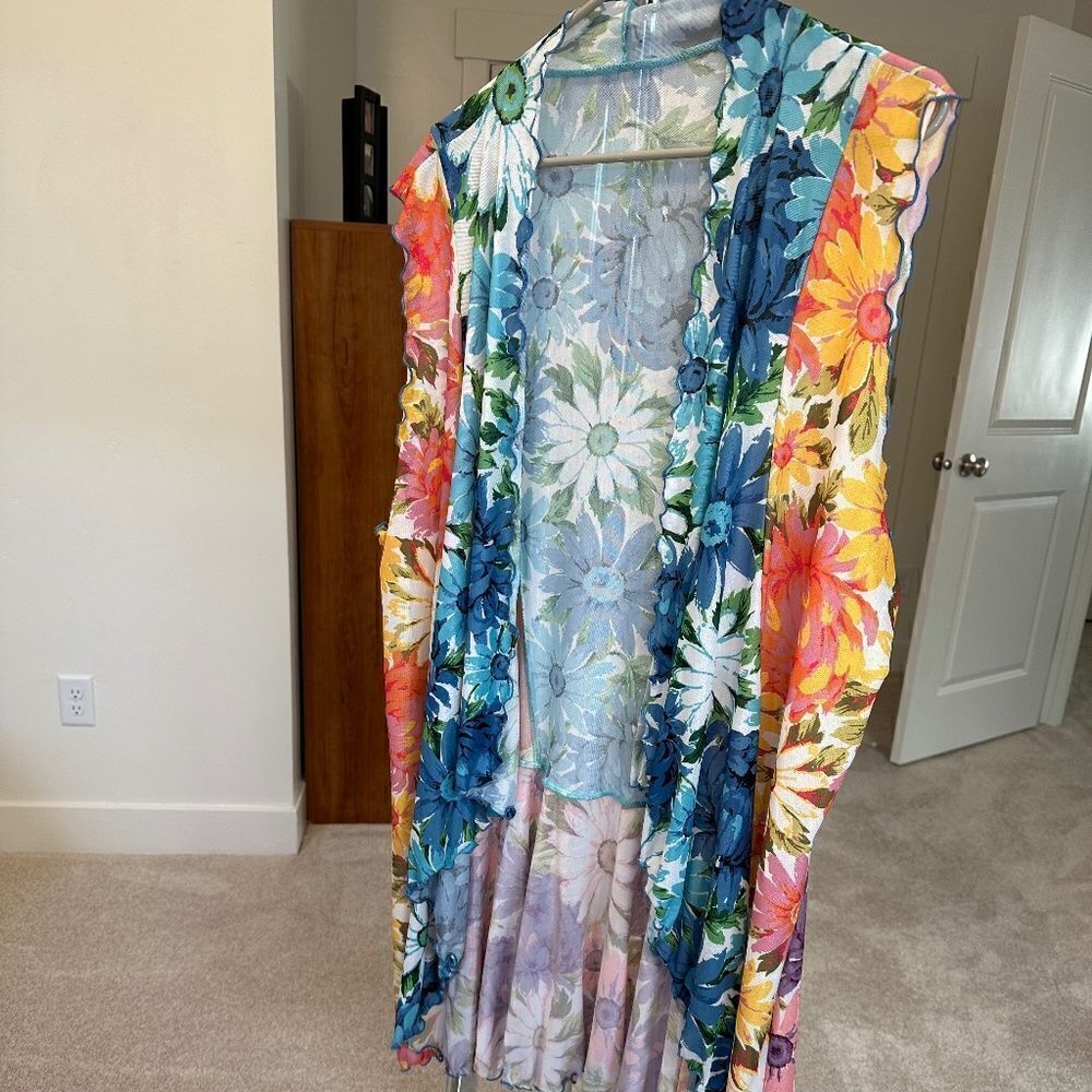 25-💼Adorable Floral Summer Cardigan. Lightweight Polyester Mesh, Ruffled detail - Picture 2 of 12